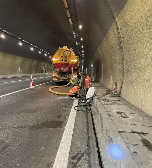 清河隧道排水渠清淤